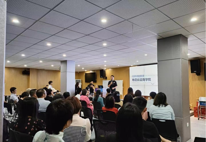 香港亞商金融博士在讀,前資本公司運營總監,國家認證高級企業培訓師